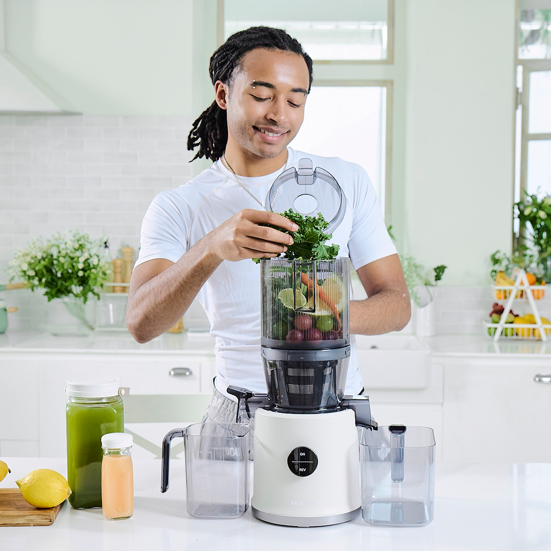 Einfach Zutaten hinzufügen, den Rest
erledigt der Slow Juicer!