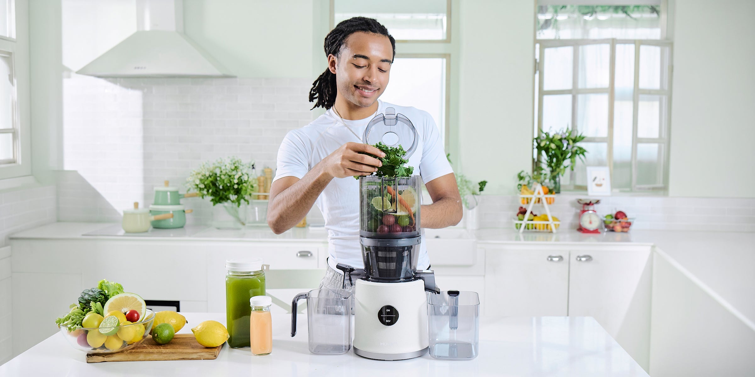Einfach Zutaten hinzufügen, den Rest
erledigt der Slow Juicer!