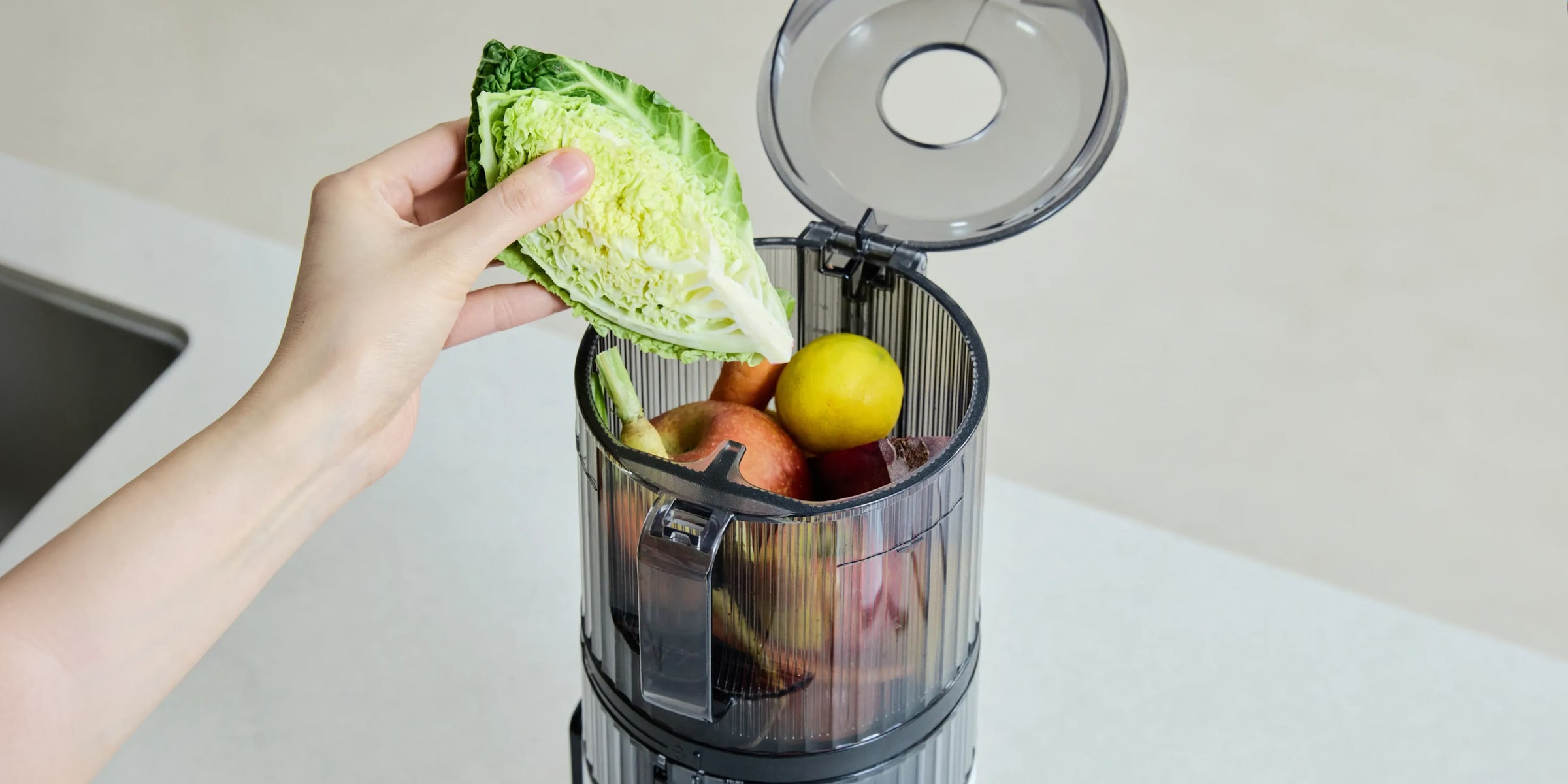 Einfach Zutaten hinzufügen;
der Slow Juicer erledigt den Rest!